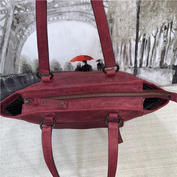 ❤️💜🩷Frye Melissa Zip Tote Bag Distressed Leather -Sangria- MSRP $398 - Picture 6 of 16